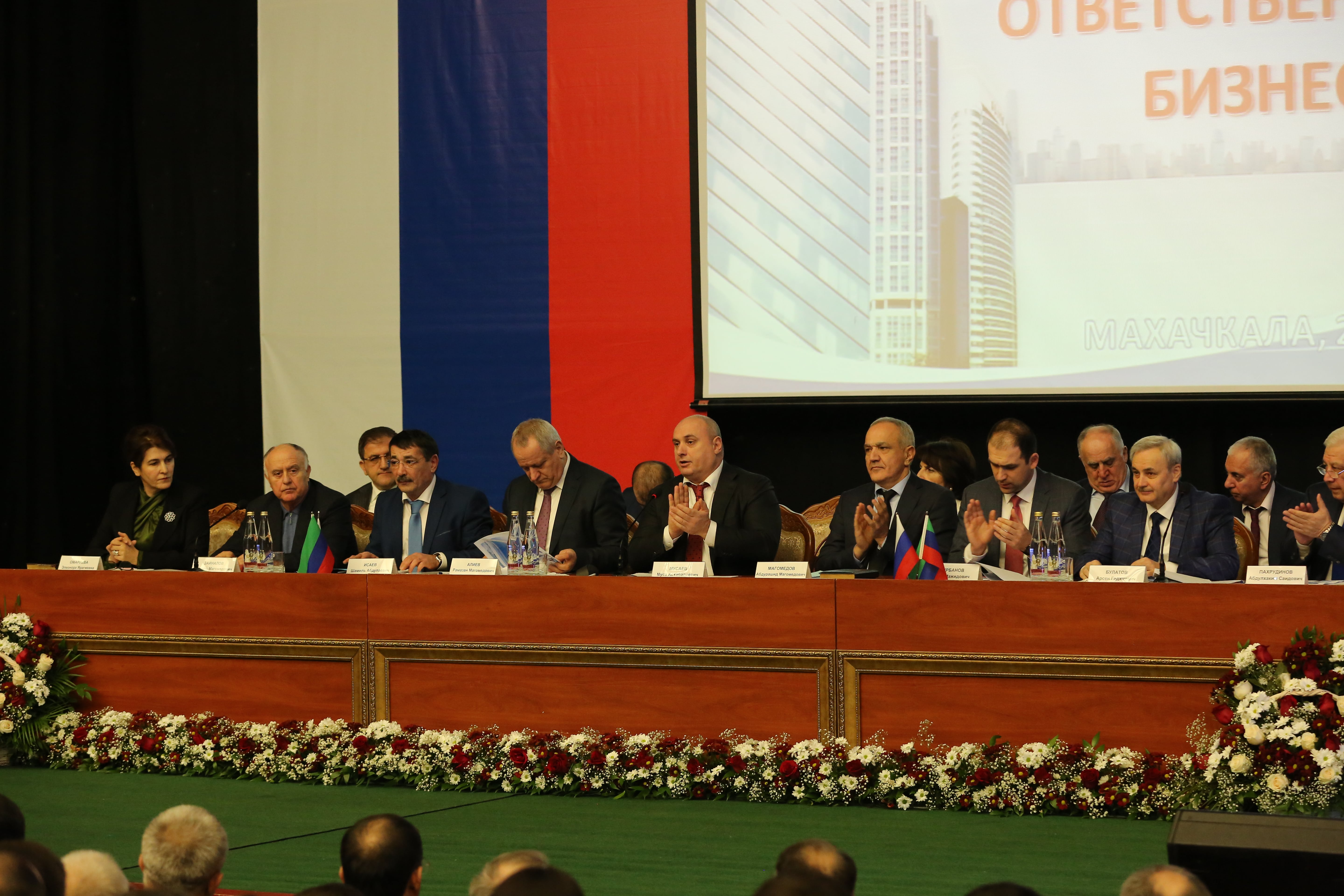 Принято участие во встрече. Могилев зал приема официальных делегаций. Зал официальных делегаций нижний новгород. Бизнесмены махачкале. Принято участие во встрече.